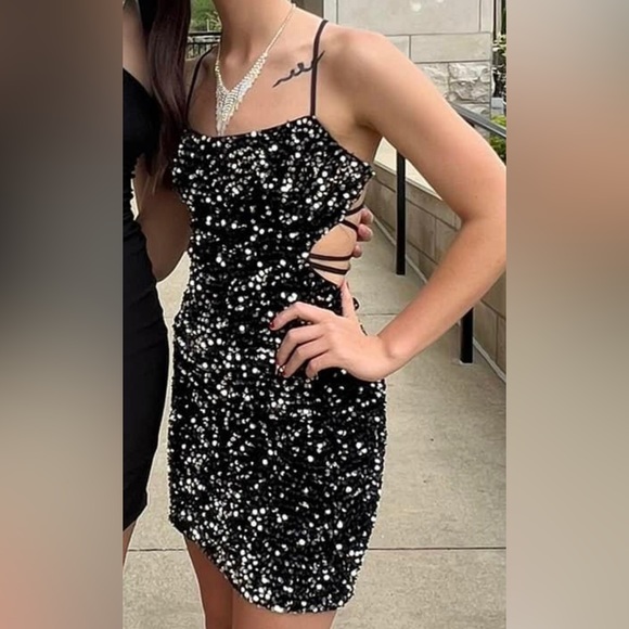 Sherri Hill formal Dress - Picture 2 of 2